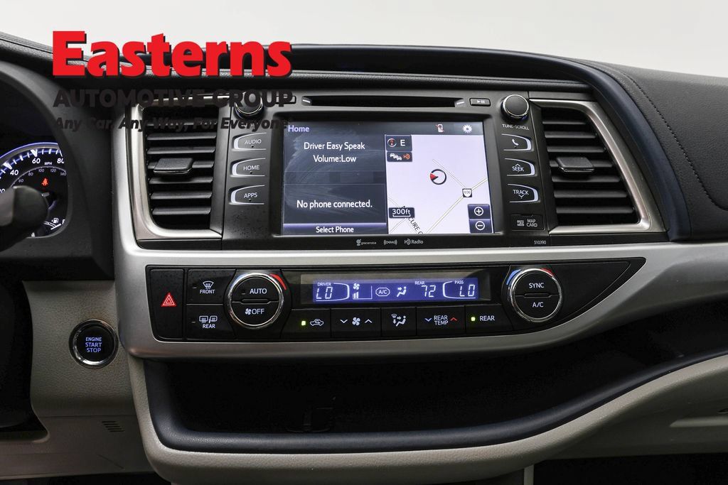 Used 2019 Toyota Highlander XLE AWD/4WD image 12