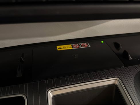 Used 2025 Toyota Sienna XLE AWD/4WD image 33