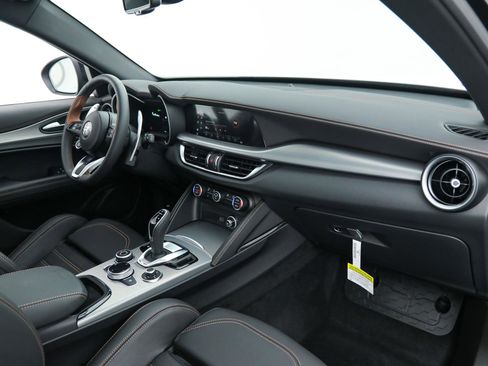 New 2025 Alfa Romeo Stelvio Sprint image 11