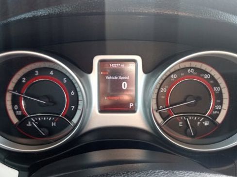 Used 2013 Dodge Journey SXT w/ Flexible Seating Group AWD/4WD image 17