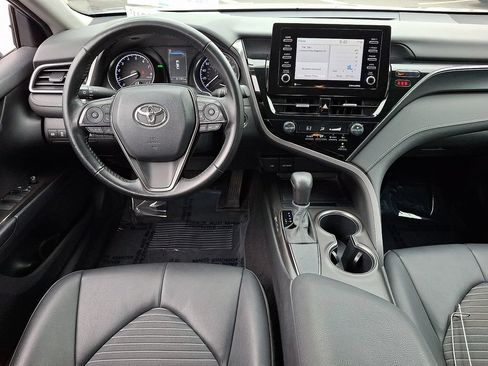 Certified 2021 Toyota Camry SE w/ Convenience Package FWD image 11