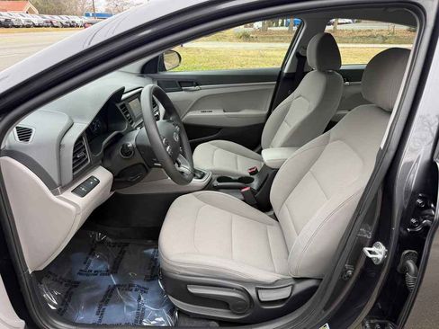 Used 2020 Hyundai Elantra SE w/ Convenience Package (C2) image 9