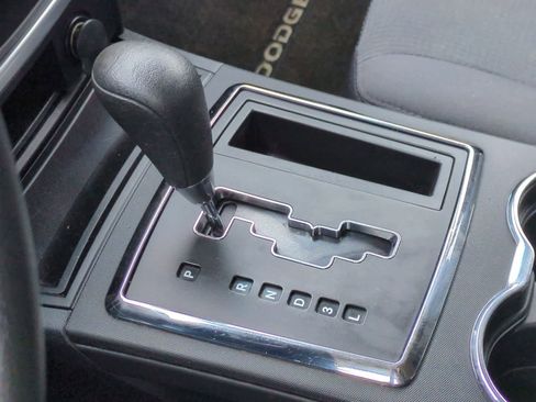 Used 2010 Dodge Charger SXT image 31