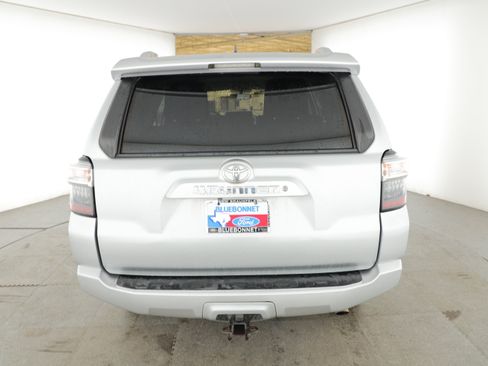 Used 2016 Toyota 4Runner SR5 RWD image 4