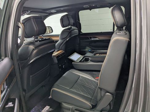 New 2025 Jeep Grand Wagoneer L Series III image 17