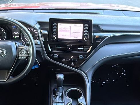 Used 2023 Toyota Camry SE image 9
