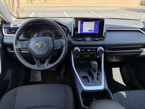 Used 2024 Toyota RAV4 XLE FWD image 22