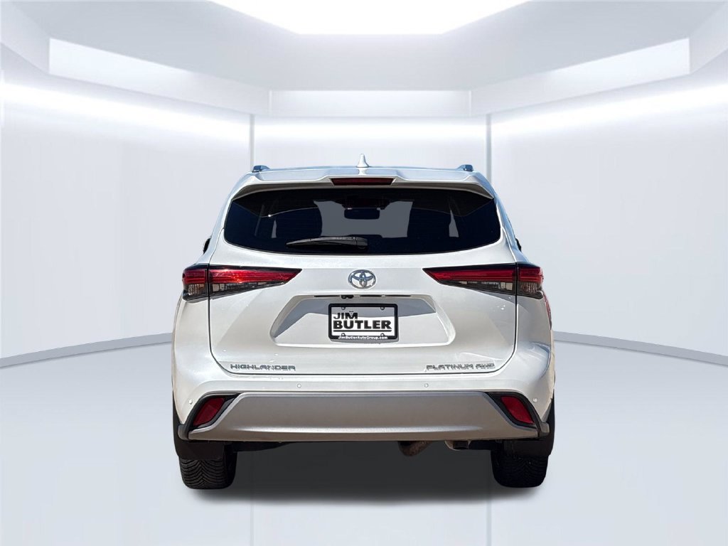 Used 2023 Toyota Highlander XLE AWD/4WD image 4