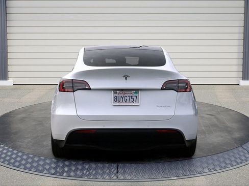 Used 2021 Tesla Model Y Long Range image 6