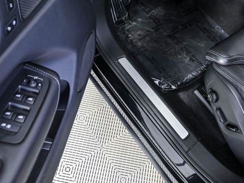 Certified 2023 Volvo XC60 B5 Ultimate w/ Climate Package FWD image 10
