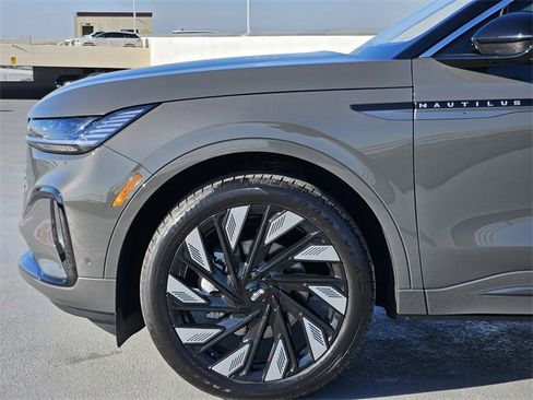 Certified 2024 Lincoln Nautilus Black Label w/ Jet Appearance Package (87T) image 9