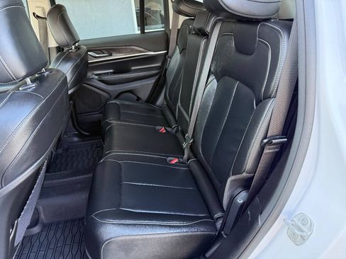 Used 2023 Jeep Grand Cherokee Limited AWD/4WD image 15