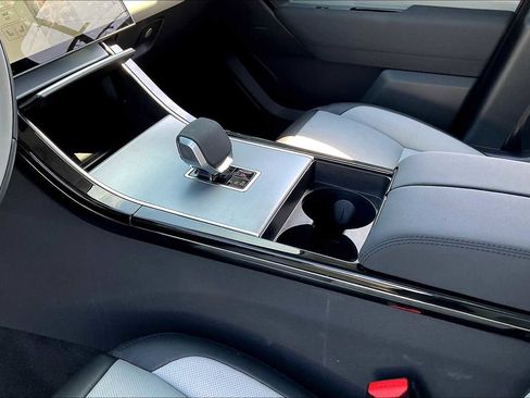 Used 2025 Land Rover Range Rover Velar S image 18