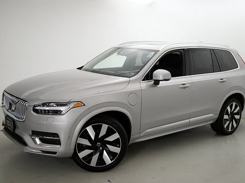 Certified 2023 Volvo XC90 T8 Ultimate w/ Lounge Package AWD/4WD image 3