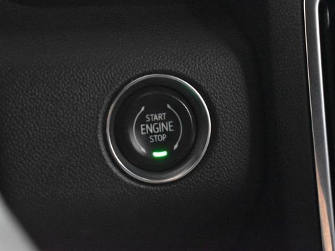 Used 2026 GMC Acadia Elevation w/ Elevation Premium Package FWD image 16