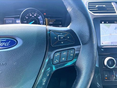 Used 2017 Ford Explorer XLT w/ Equipment Group 202A AWD/4WD image 19