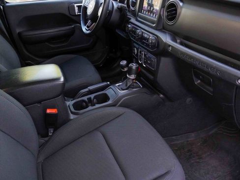 Used 2019 Jeep Wrangler Unlimited Sport S image 10