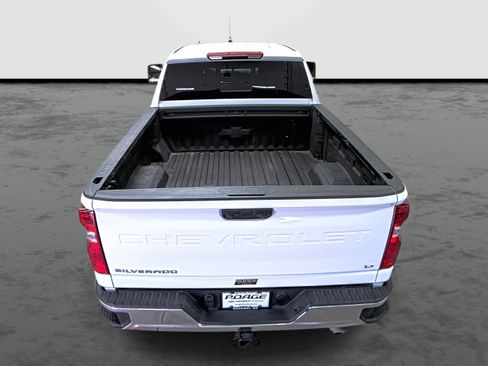 Used 2024 Chevrolet Silverado 2500 LT AWD/4WD image 3