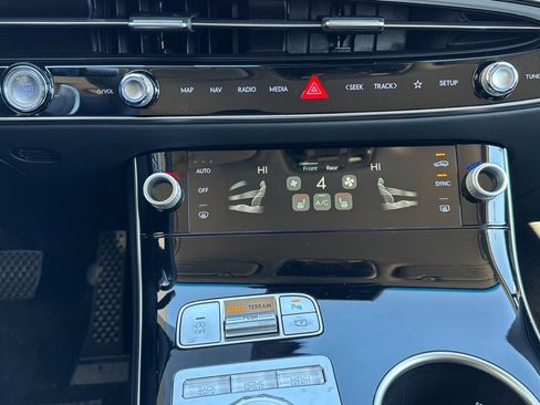 New 2026 Genesis GV70 2.5T image 9