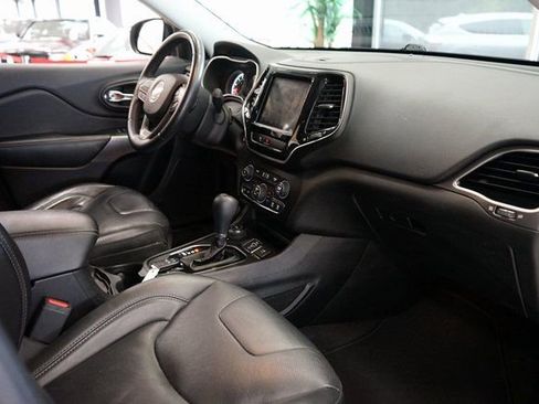 Used 2019 Jeep Cherokee Limited image 42