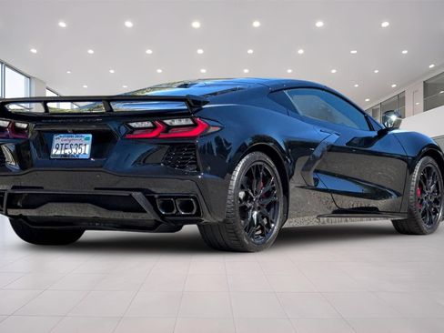 Used 2025 Chevrolet Corvette Stingray Premium Cpe w/ Z51 Performance Package RWD image 4