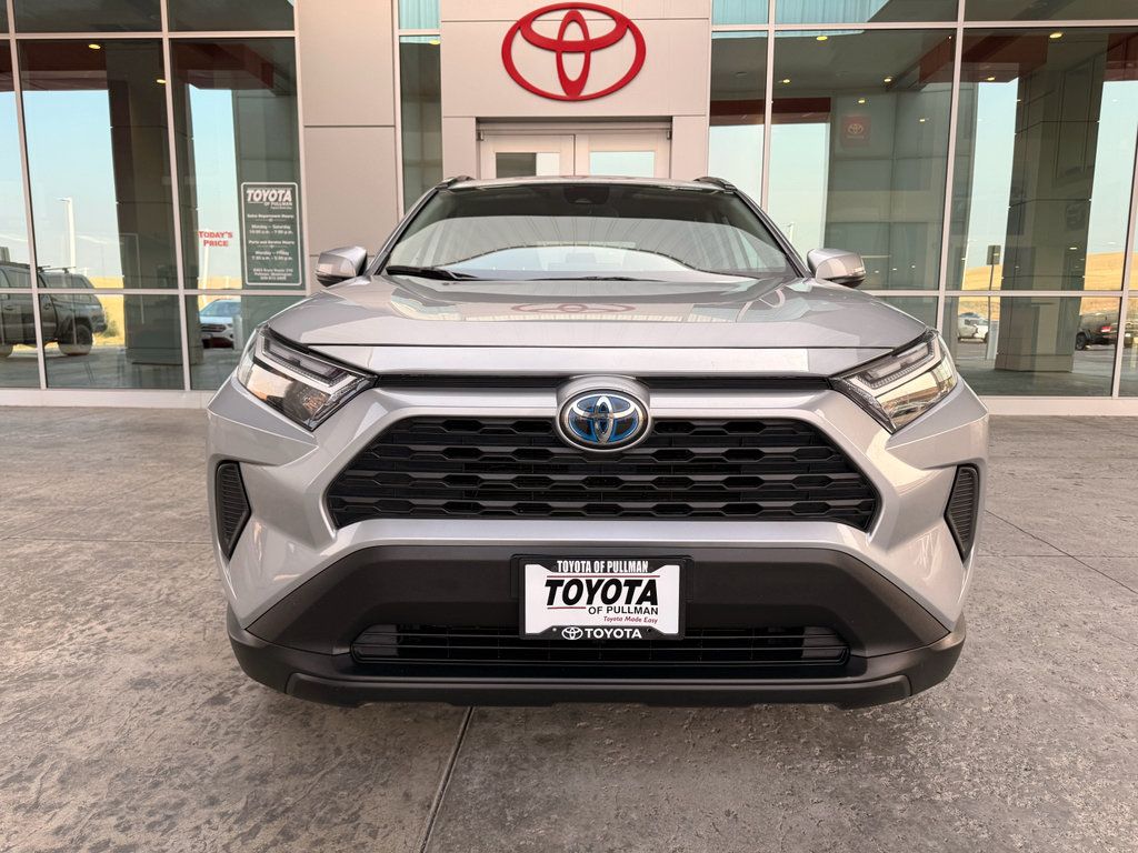 Used 2024 Toyota RAV4 XLE AWD/4WD image 3