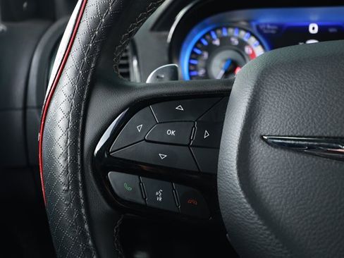 Used 2023 Chrysler 300 S w/ Comfort Group RWD image 12