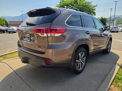 Used 2019 Toyota Highlander XLE AWD/4WD image 5
