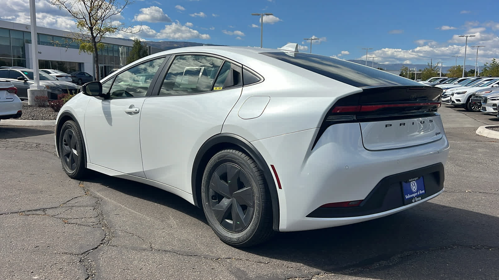 Used 2024 Toyota Prius LE FWD image 7
