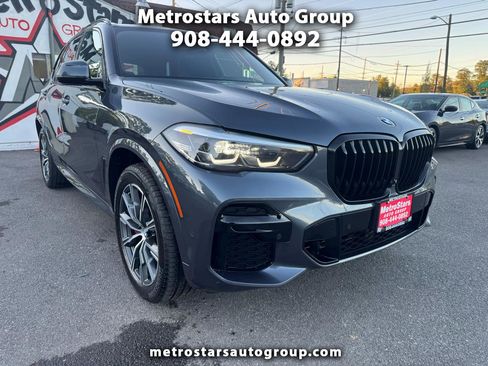 Used 2022 BMW X5 xDrive40i w/ M Sport Package image 1