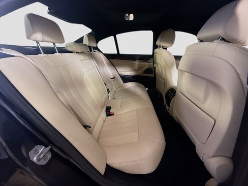 Used 2023 BMW 540i w/ Premium Package image 27