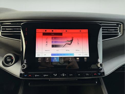 Used 2025 Jeep Wagoneer L 4WD image 21