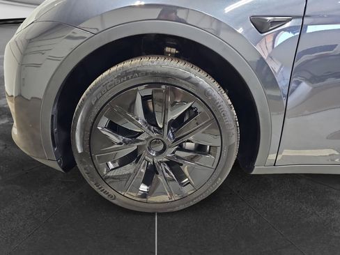 Used 2024 Tesla Model Y Long Range AWD/4WD image 37