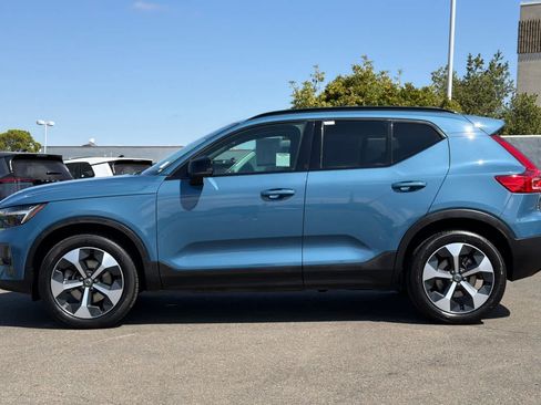 Used 2024 Volvo XC40 B5 Plus AWD/4WD image 9