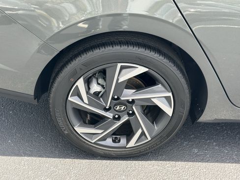 Used 2025 Hyundai Elantra Sport FWD image 17