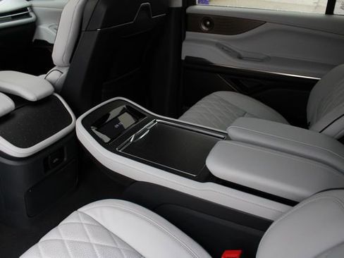 New 2026 Lincoln Navigator L Black Label AWD/4WD image 54