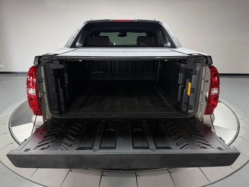 Used 2009 Chevrolet Avalanche LTZ AWD/4WD image 14