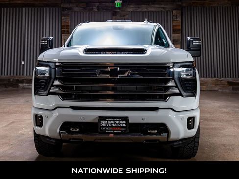 Used 2024 Chevrolet Silverado 3500 High Country w/ High Country Premium Package image 4