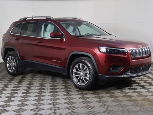 Used 2021 Jeep Cherokee Latitude Lux w/ Mopar Interior Package image 2