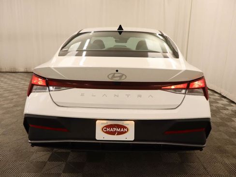Used 2024 Hyundai Elantra SEL FWD image 5