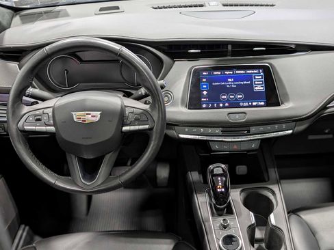 Used 2023 Cadillac XT4 Luxury w/ Cold Weather Package FWD image 5