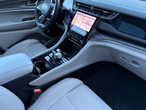 Used 2022 Jeep Grand Cherokee Overland w/ Adv Protech Group III image 16