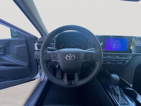 Used 2025 Toyota Camry LE w/ Convenience Package image 12