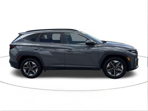 Certified 2025 Hyundai Tucson SEL FWD image 2