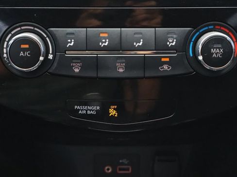 Used 2018 Nissan Rogue S AWD/4WD image 18