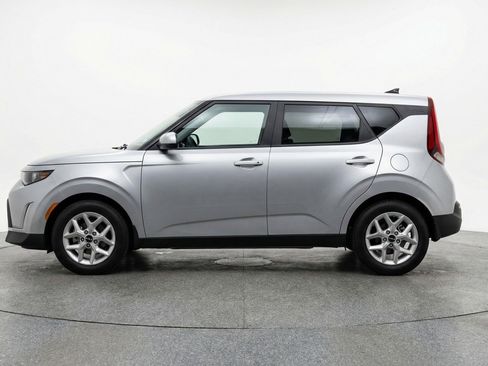 Used 2025 Kia Soul LX w/ LX Technology Package FWD image 5