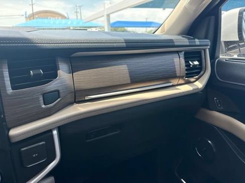 Used 2022 Ford Expedition Max Limited RWD image 21