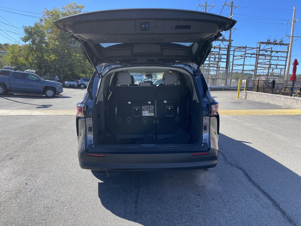 Certified 2024 Toyota Sienna LE AWD/4WD image 13