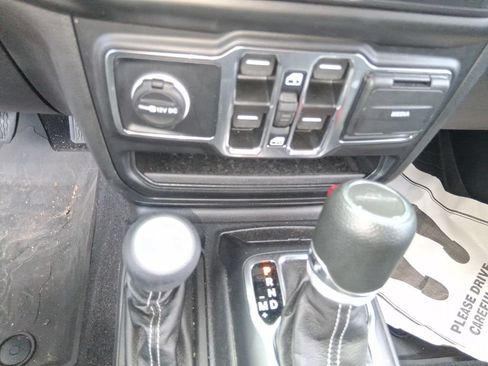 Used 2022 Jeep Gladiator Overland AWD/4WD image 16