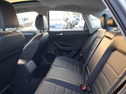 Used 2024 Volkswagen Jetta SE FWD image 8